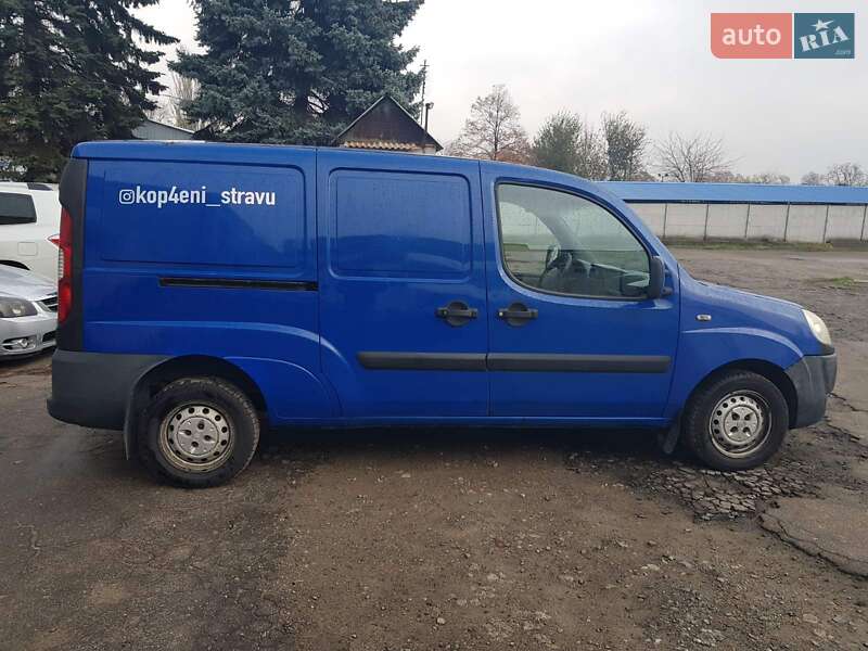 Вантажний фургон Fiat Doblo 2009 в Дніпрі