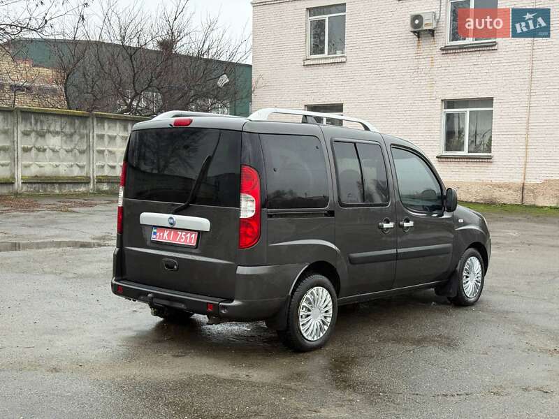 Минивэн Fiat Doblo 2008 в Киеве