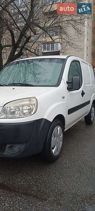 Вантажний фургон Fiat Doblo 2011 в Києві