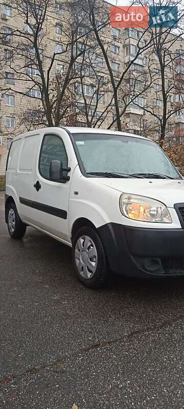 Вантажний фургон Fiat Doblo 2011 в Києві