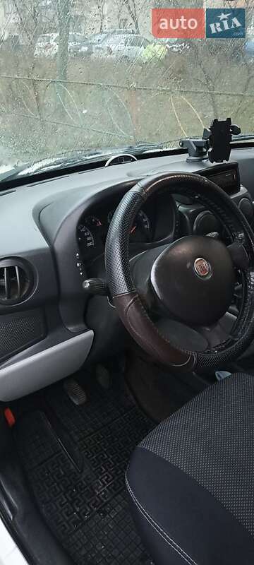 Вантажний фургон Fiat Doblo 2011 в Києві
