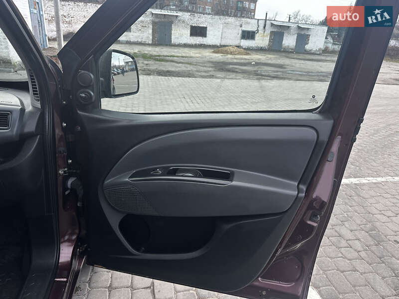 Минивэн Fiat Doblo 2011 в Полтаве