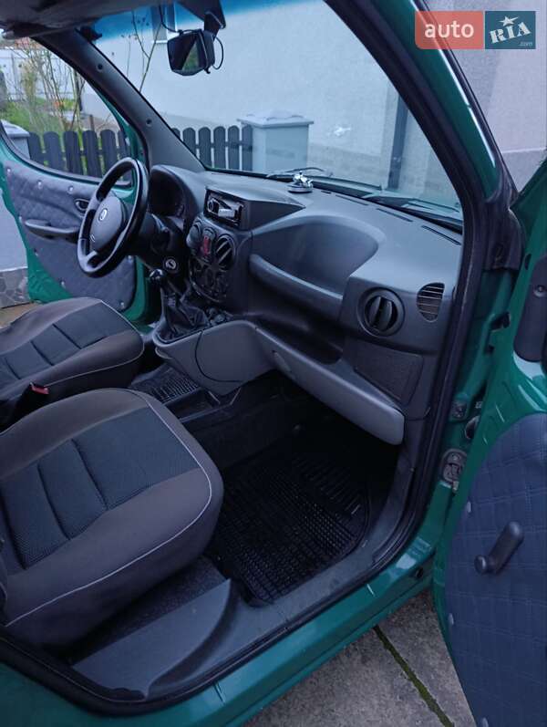 Минивэн Fiat Doblo 2006 в Пулинах