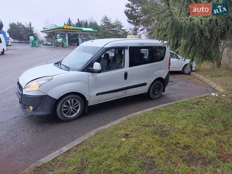 Вантажопасажирський фургон Fiat Doblo 2012 в Львові
