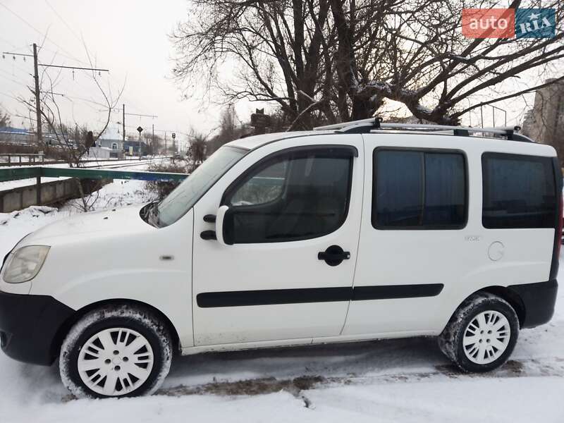 Минивэн Fiat Doblo 2008 в Киеве