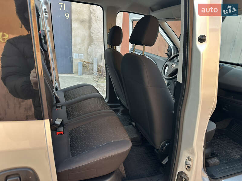 Минивэн Fiat Doblo 2011 в Николаеве