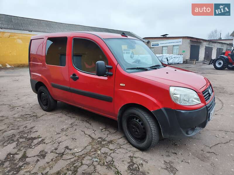 Грузовой фургон Fiat Doblo 2006 в Глухове