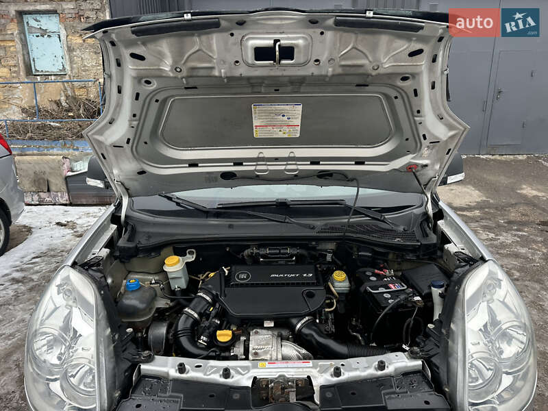 Минивэн Fiat Doblo 2011 в Николаеве