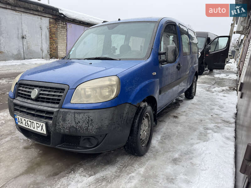 Минивэн Fiat Doblo 2008 в Киеве
