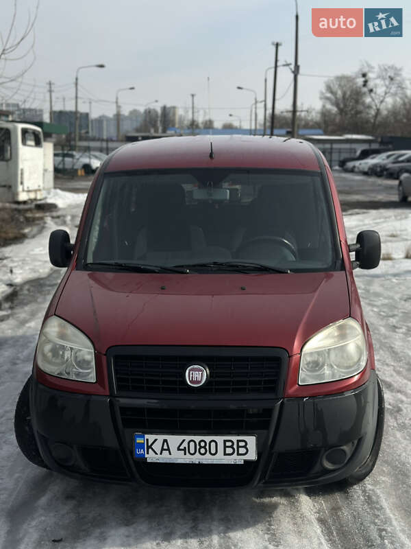 Минивэн Fiat Doblo 2011 в Киеве