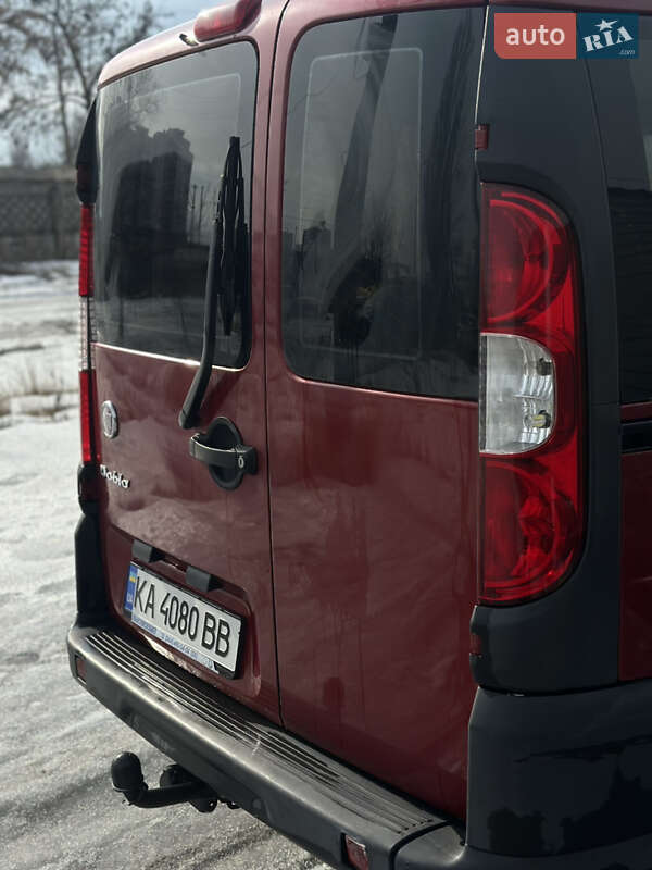 Минивэн Fiat Doblo 2011 в Киеве