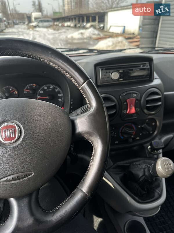 Минивэн Fiat Doblo 2011 в Киеве