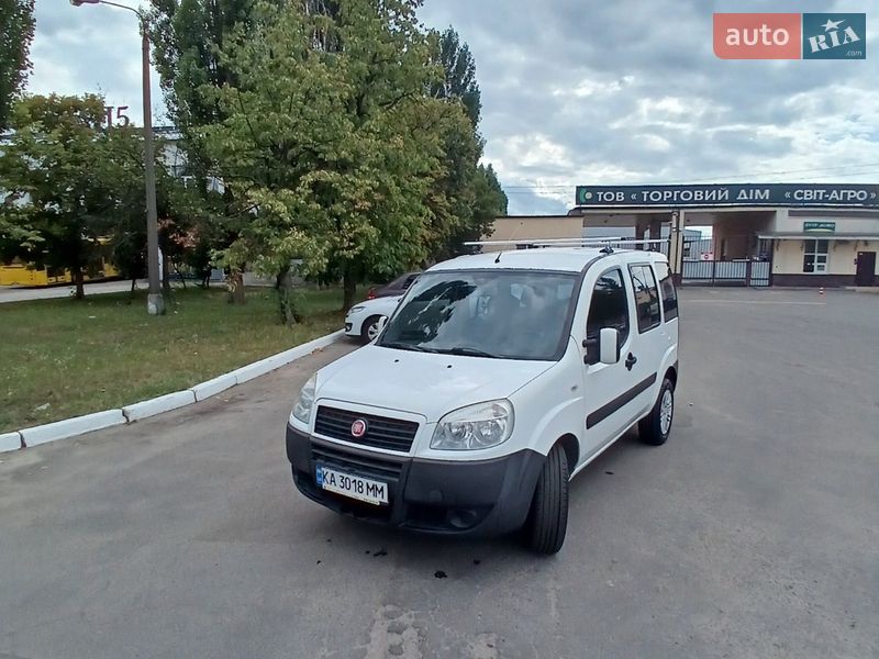 Минивэн Fiat Doblo 2008 в Киеве