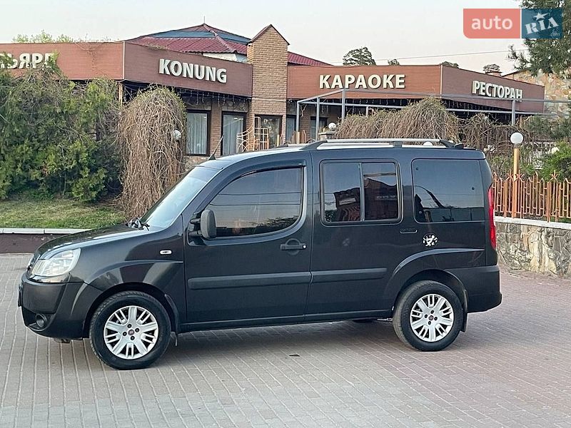 Минивэн Fiat Doblo 2010 в Киеве