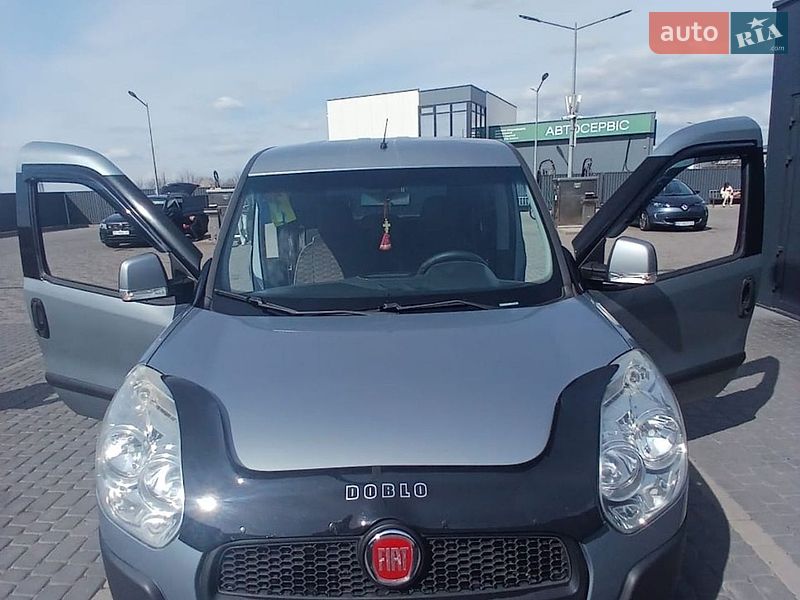 Минивэн Fiat Doblo 2011 в Мукачево