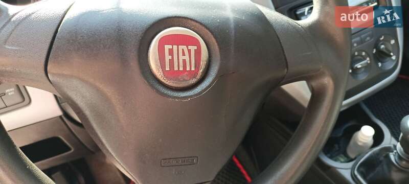 Хэтчбек Fiat Grande Punto 2010 в Киеве