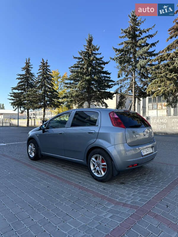 Хэтчбек Fiat Grande Punto 2010 в Ивано-Франковске