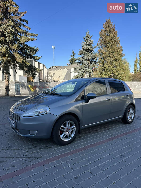 Хэтчбек Fiat Grande Punto 2010 в Ивано-Франковске