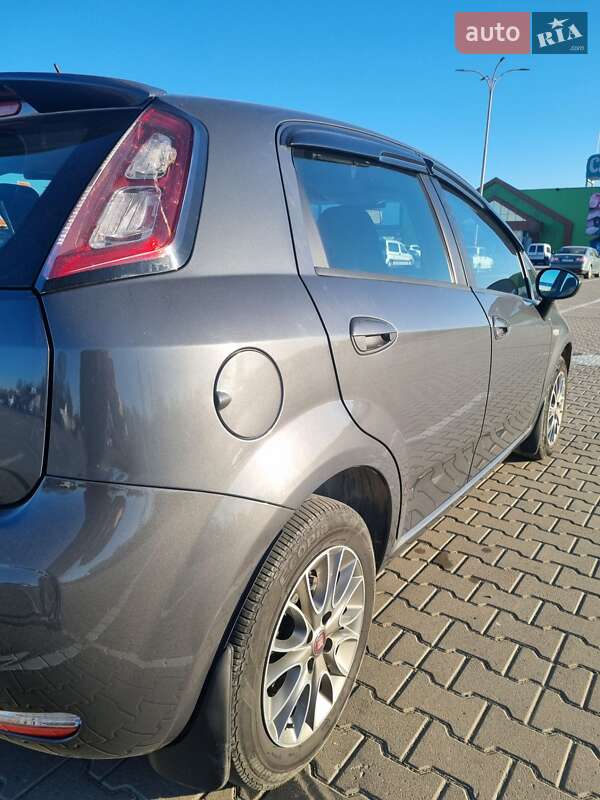 Хэтчбек Fiat Grande Punto 2013 в Черновцах