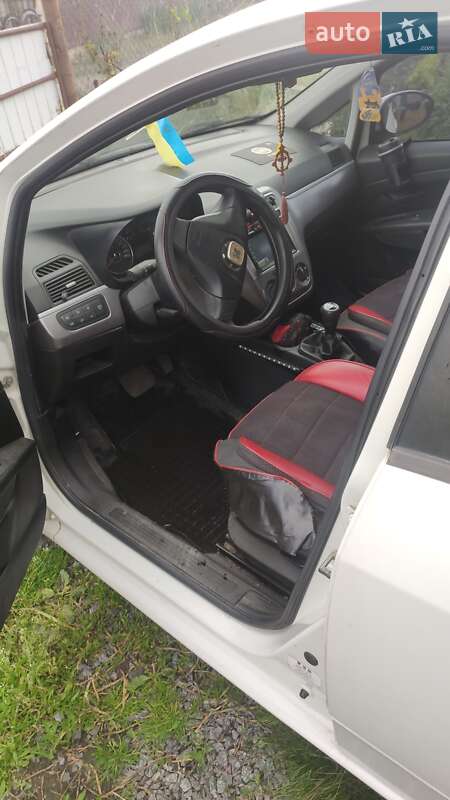 Хетчбек Fiat Grande Punto 2012 в Горішніх Плавнях