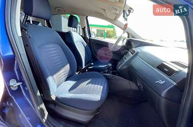 Хэтчбек Fiat Grande Punto 2009 в 
