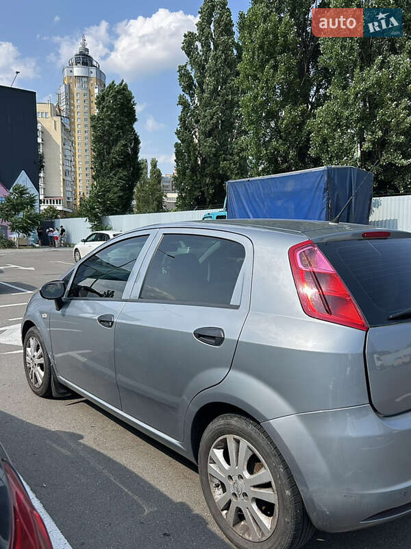 Хэтчбек Fiat Grande Punto 2011 в Киеве