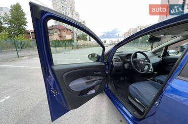 Хэтчбек Fiat Grande Punto 2009 в 