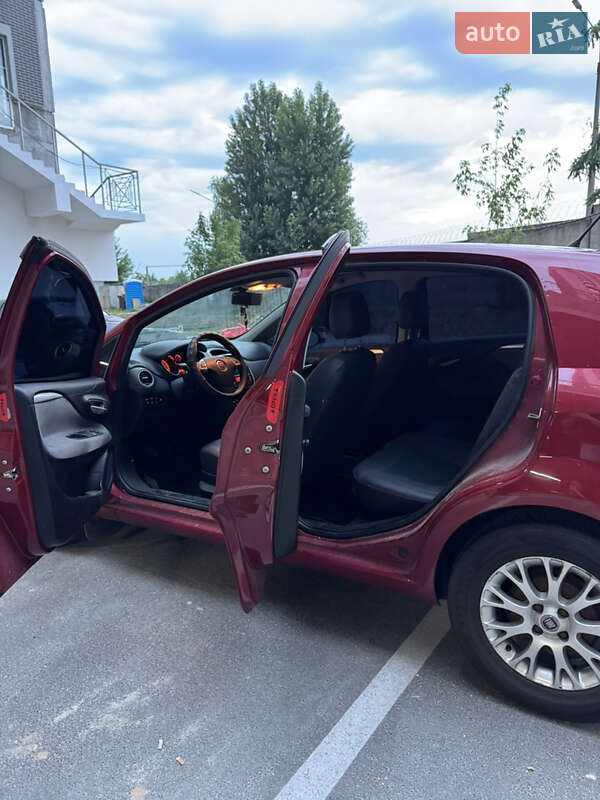 Хэтчбек Fiat Grande Punto 2011 в Киеве