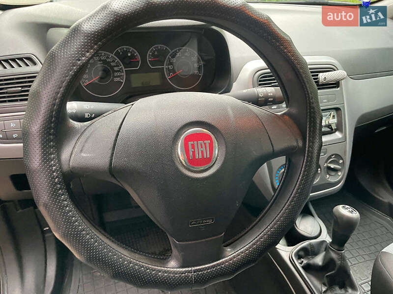 Хэтчбек Fiat Grande Punto 2011 в Киеве