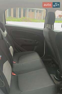 Хэтчбек Fiat Grande Punto 2012 в 