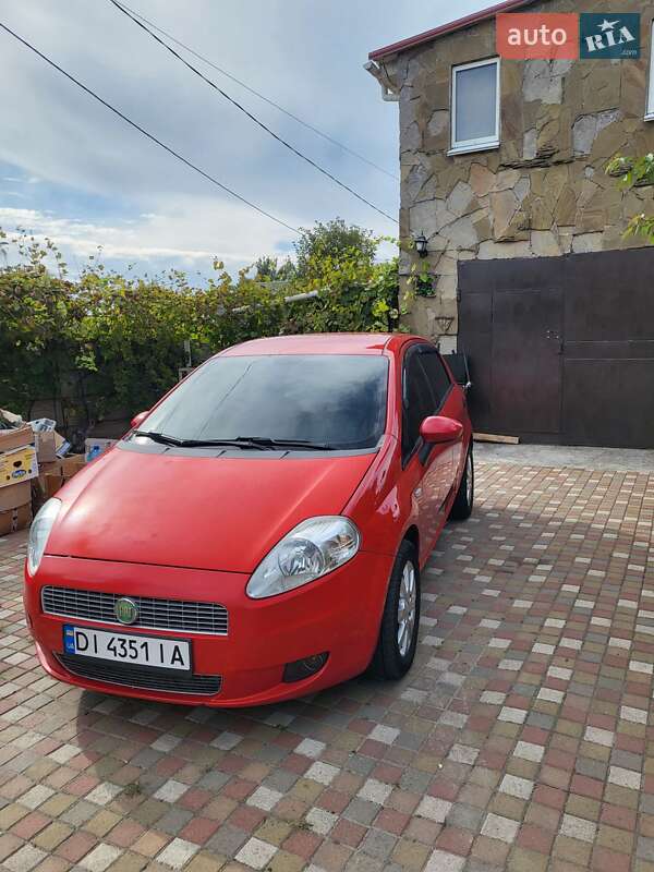 Хэтчбек Fiat Grande Punto 2011 в 