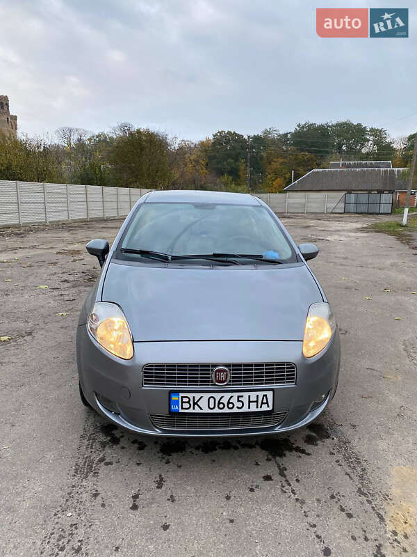 Хэтчбек Fiat Grande Punto 2010 в Березному фото 2 Хэтчбек Fiat Grande Punto 2010 в Березному