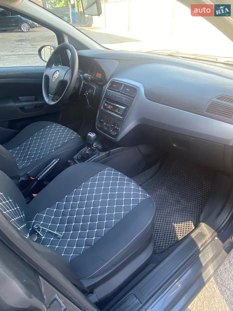 2010 Fiat Punto - мініатюра 11