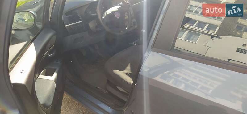 Седан Fiat Linea 2009 в Львове