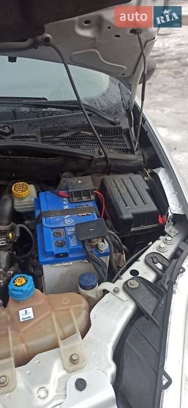 Седан Fiat Linea 2009 в Воловце