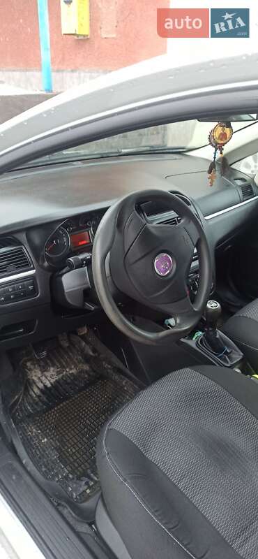 Седан Fiat Linea 2009 в Воловце