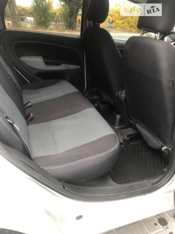 Седан Fiat Linea 2013 в Киеве фото 14 Седан Fiat Linea 2013 в Киеве