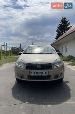 Седан Fiat Linea 2012 в Вараші