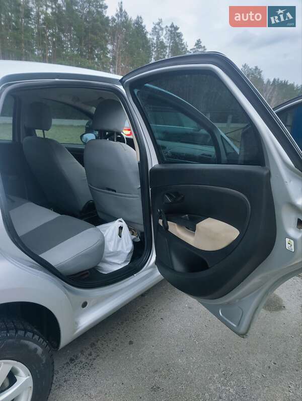 Седан Fiat Linea 2010 в Києві фото 8 Седан Fiat Linea 2010 в Києві