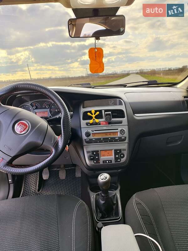 Седан Fiat Linea 2012 в Нежине фото 11 Седан Fiat Linea 2012 в Нежине
