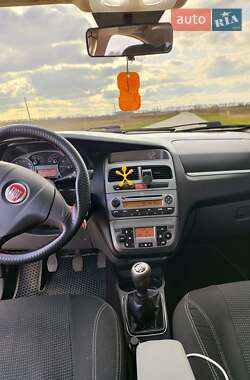 Седан Fiat Linea 2012 в 