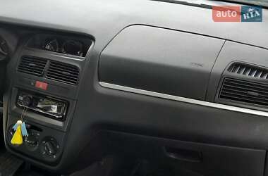 Седан Fiat Linea 2012 в 