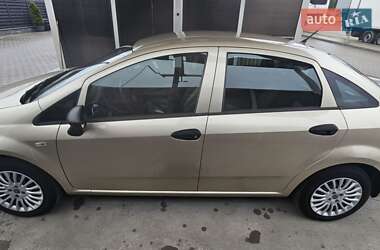 Седан Fiat Linea 2010 в 