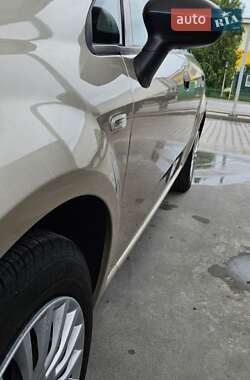 Седан Fiat Linea 2010 в 