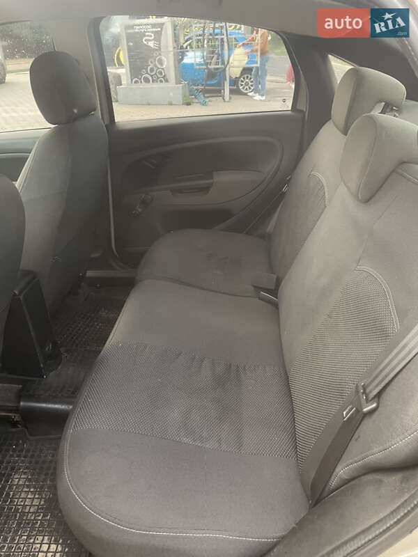 Седан Fiat Linea 2012 в Буче