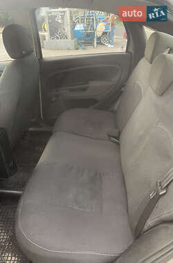 Седан Fiat Linea 2012 в 