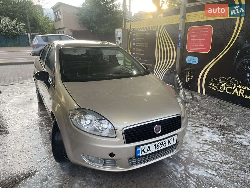 Седан Fiat Linea 2012 в Буче