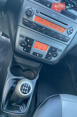 Седан Fiat Linea 2012 в 