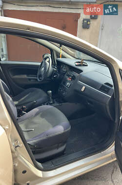 Седан Fiat Linea 2012 в 
