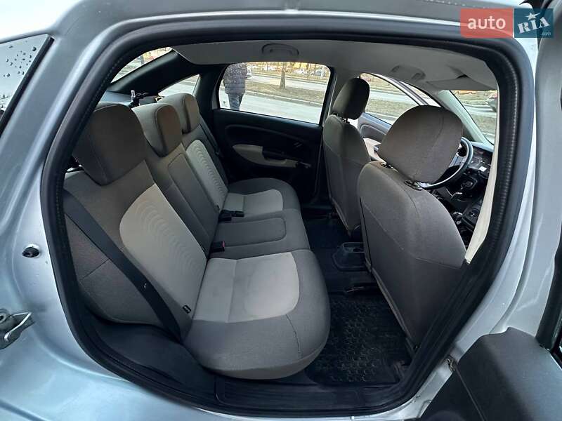 Седан Fiat Linea 2011 в Львові